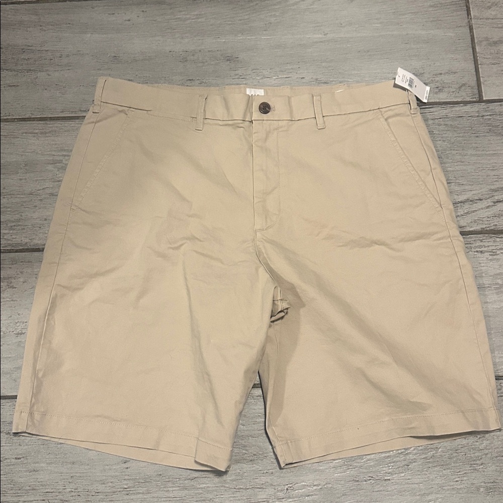 GAP Men’s Light Beige Shorts Size 36 10in  NWT